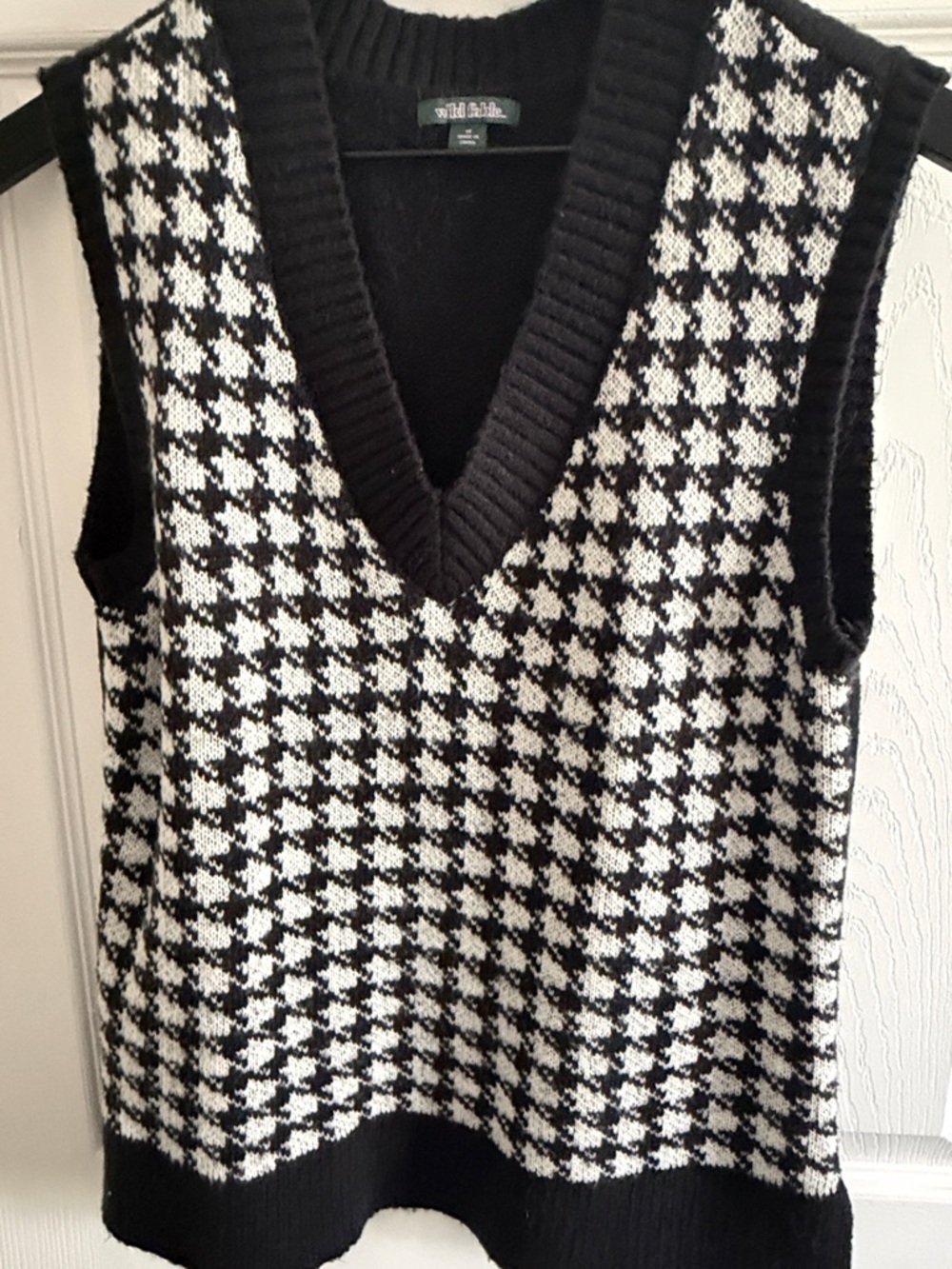 wild fable Black & White Houndstooth V-Neck Sweater Vest - Picture 3 of 10